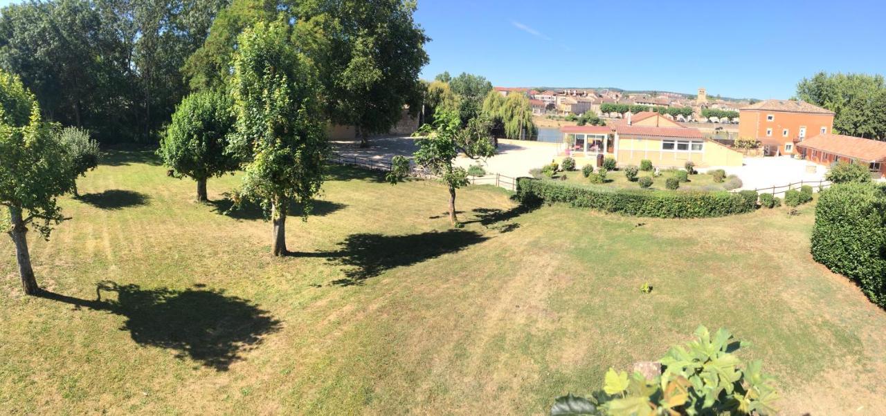 Domaine Des Jardins De La Saone Hotel Tournus Exterior photo